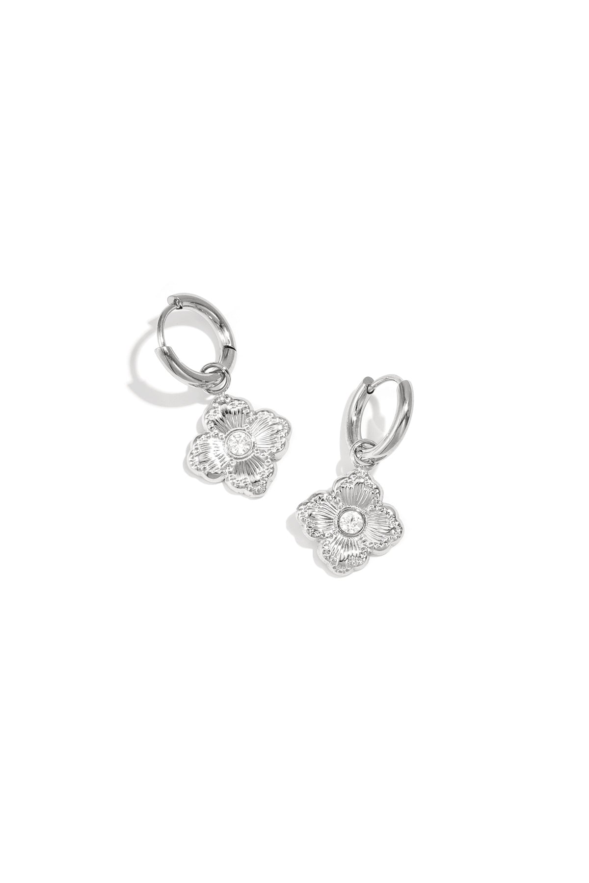 Roestvrijstalen hangende oorbellen met bloemmotief, eenvoudige, alledaagse en eenvoudige serie voor dames.